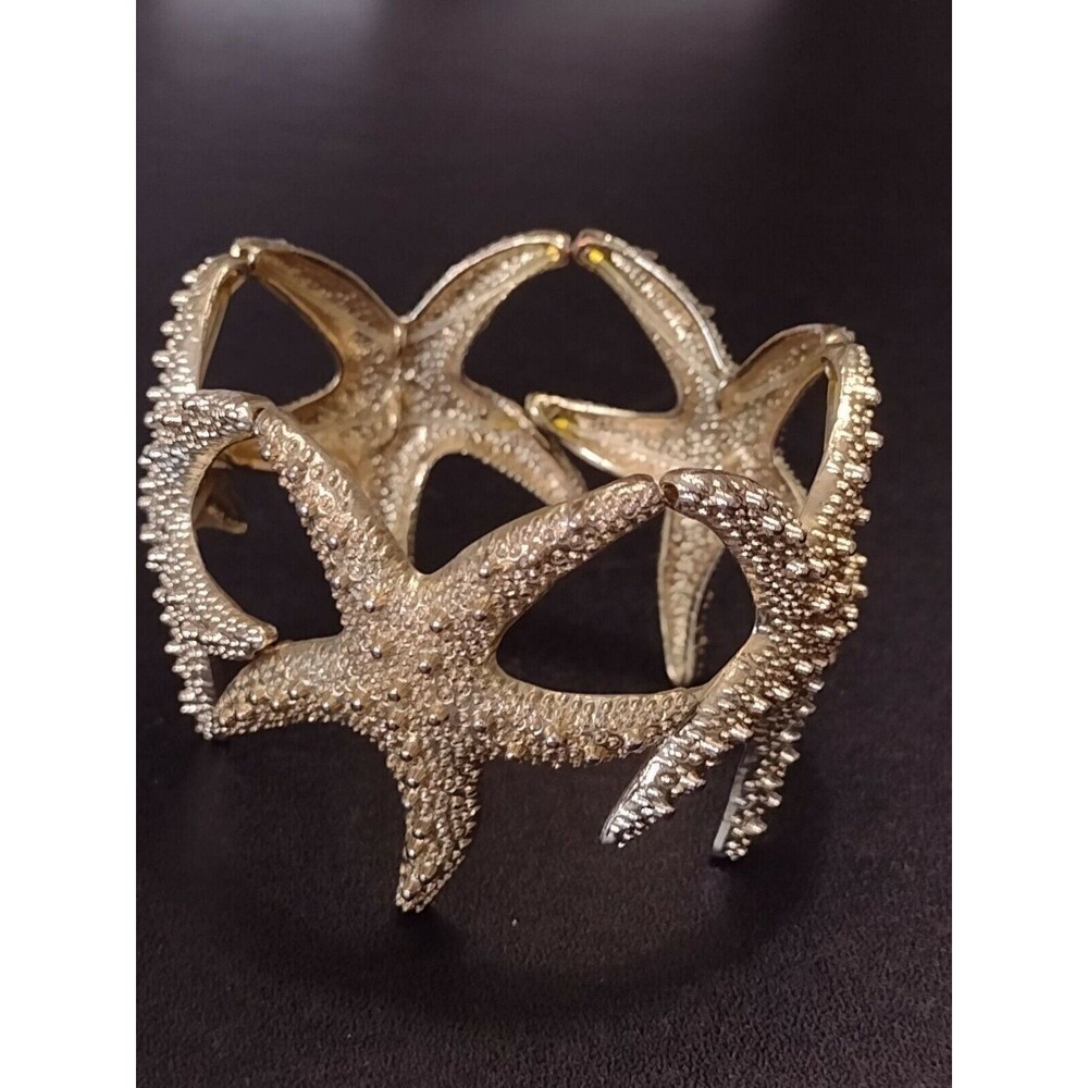 Starfish stretch bracelet 7.75" gold tone
